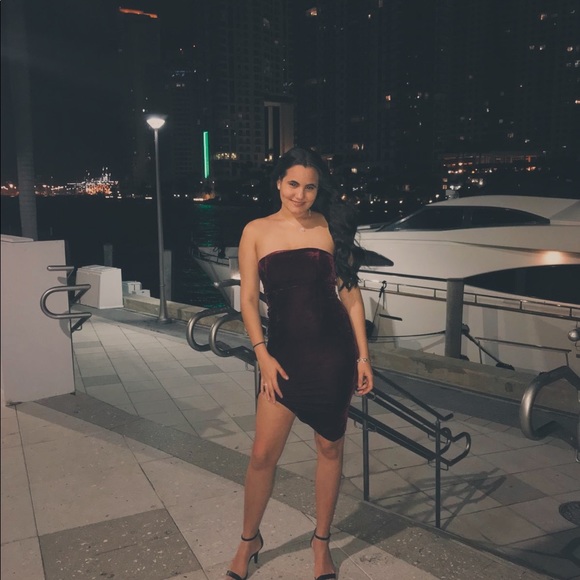 Red drees - Picture 2 of 3